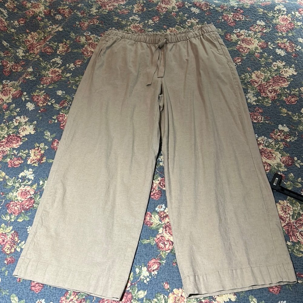 Size 18 Lane Bryant linen pants in popular wide leg.